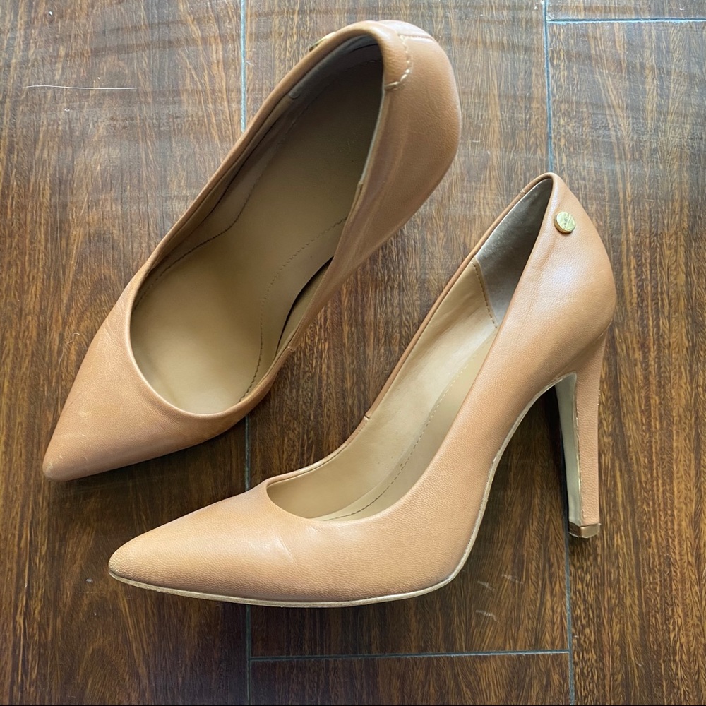 CALVIN KLEIN TAN HEELS (4.5)